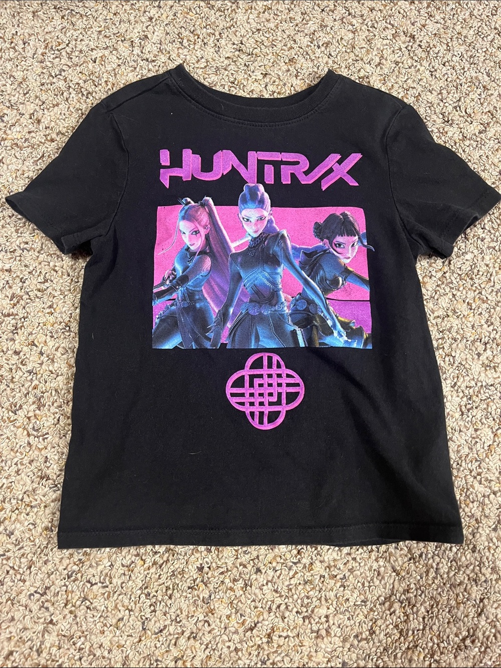 🍀6/$20 Old Navy Black Short-Sleeve Tee with Pink HuntRx Graphic